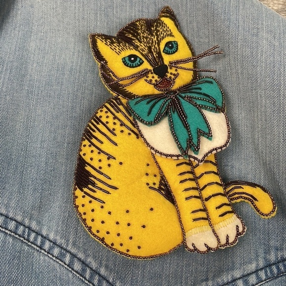 NWT Gucci Bleached Denim Snap Front Dress with 3D Cat Brooch Long Sleeve Sz 36 - Picture 9 of 17